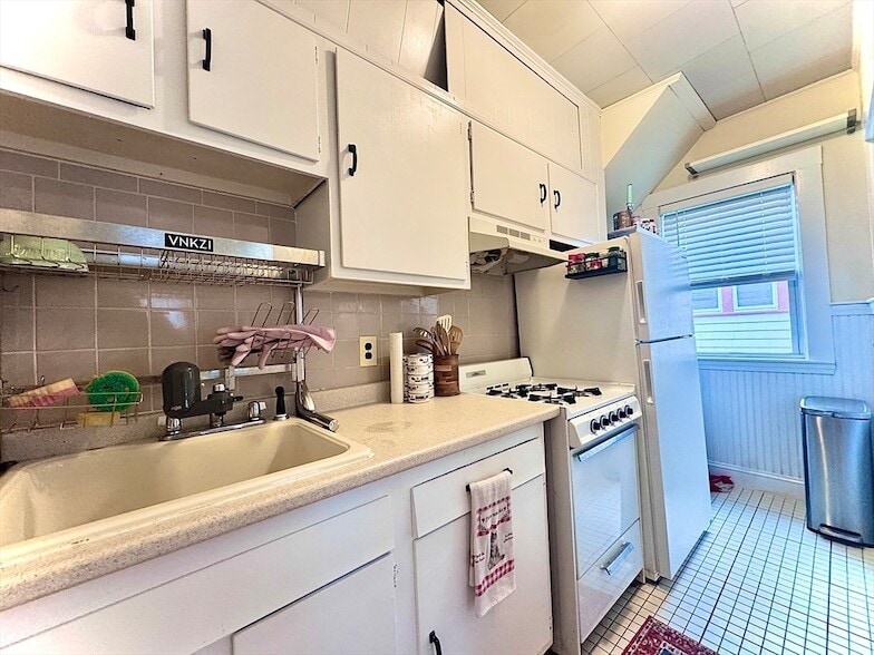 2 Mapleton St, Unit 1 in Boston, MA - Building Photo