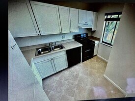 2828 Tennis Club Dr in West Palm Beach, FL - Building Photo