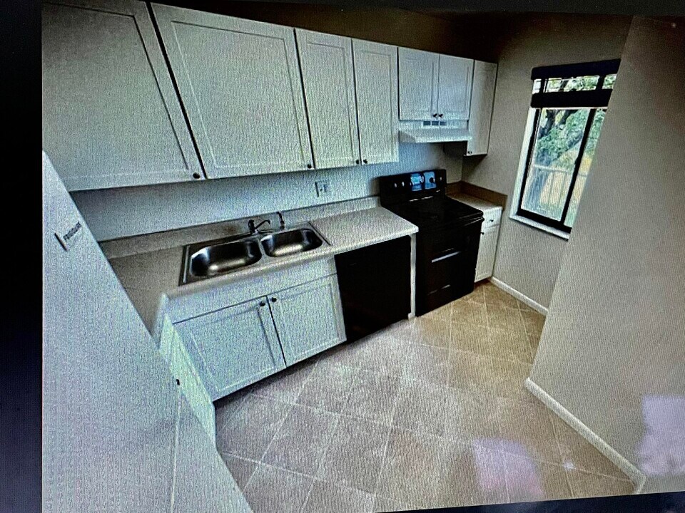 2828 Tennis Club Dr in West Palm Beach, FL - Building Photo