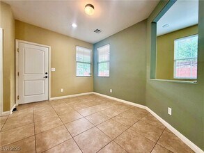 5580 Spiceberry Dr in Las Vegas, NV - Building Photo - Building Photo