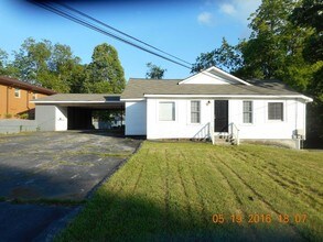 201 Oak St in Bremen, GA - Foto de edificio - Building Photo