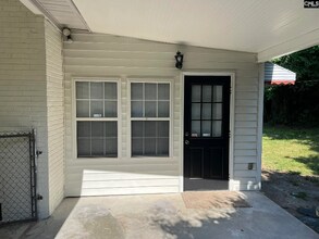 3042 Beechaven Rd in Columbia, SC - Foto de edificio - Building Photo