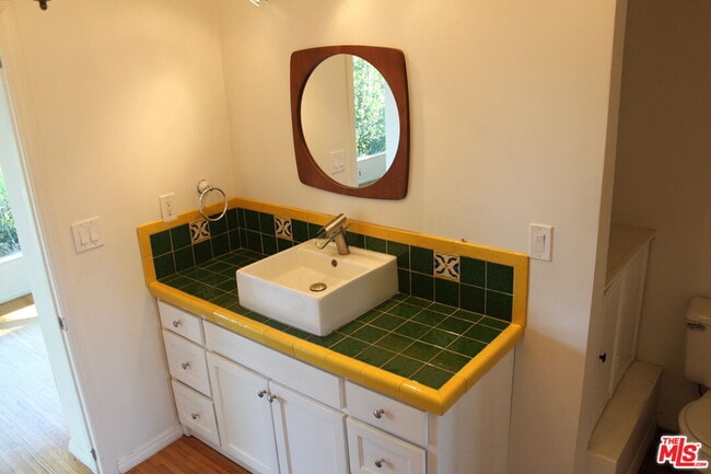 2335 Silver Ridge Ave in Los Angeles, CA - Building Photo - Building Photo