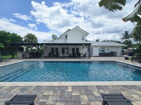 2180 Captains Walk in Vero Beach, FL - Building Photo