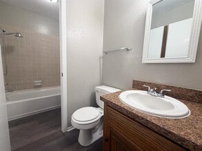 510 W Marvin Ave in Waxahachie, TX - Building Photo - Building Photo