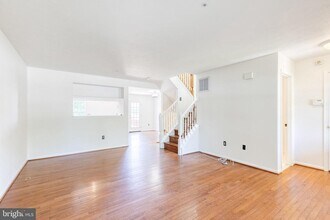 6 Sandview Ct in Baltimore, MD - Building Photo - Building Photo