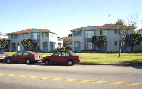 3186-92 Barrington Avenue, in Los Angeles, CA - Foto de edificio
