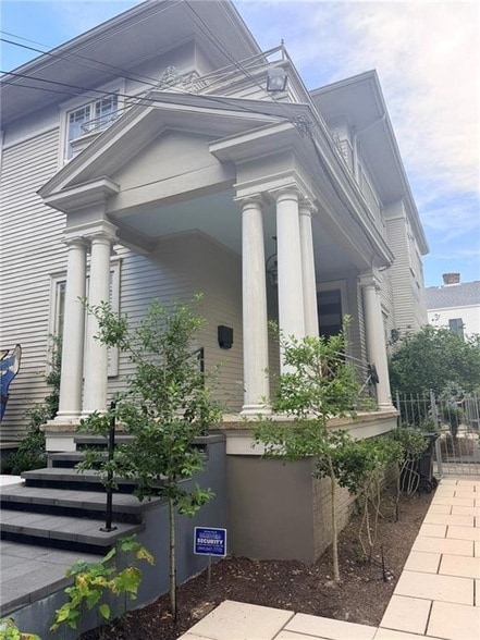 property at 1669 Robert St