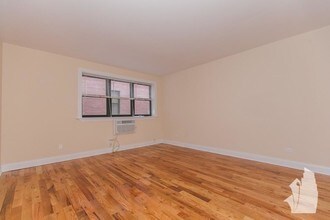 555 W Arlington Pl in Chicago, IL - Building Photo - Building Photo