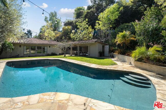 property at 105 N Glenroy Ave