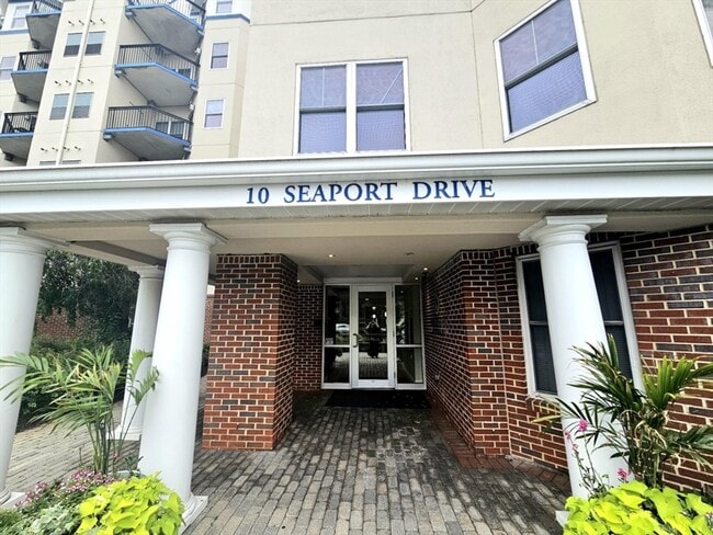 10 Seaport Dr in Quincy, MA - Building Photo - Building Photo