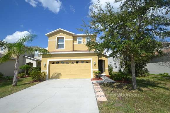 19530 Timberbluff Dr in Land O Lakes, FL - Foto de edificio