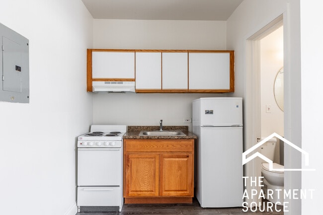 3957 W Irving Park Rd in Chicago, IL - Building Photo - Building Photo