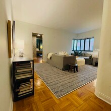 5048 N Marine Dr, Unit 23 in Chicago, IL - Foto de edificio - Building Photo