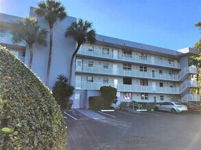 112 Royal Pk Dr in Oakland Park, FL - Building Photo - Building Photo