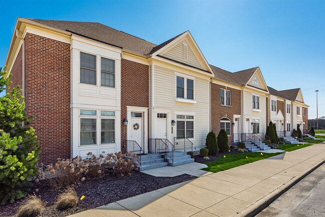 New Village Homes & Whitney Young Townhomes in Columbus, OH - Foto de edificio - Building Photo