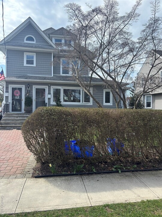 19 Garfield Pl in East Rockaway, NY - Building Photo
