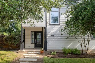 2200 Pennsylvania Ave in Austin, TX - Building Photo - Building Photo