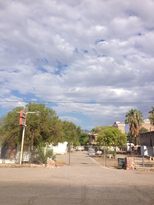 471 Moser Ave in Bullhead City, AZ - Foto de edificio