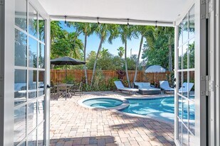 716 NE 17th Rd in Fort Lauderdale, FL - Building Photo