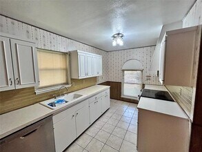 705 Edelweiss Dr in Grand Prairie, TX - Building Photo - Building Photo