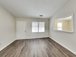 65 Homeport Dr in Newnan, GA - Foto de edificio - Building Photo