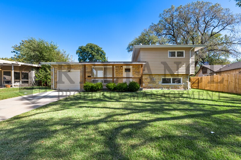 1006 Paige St in Wichita, KS - Building Photo