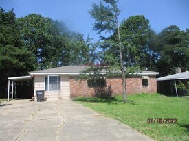 617 Sorrells Dr in Jacksonville, AR - Building Photo