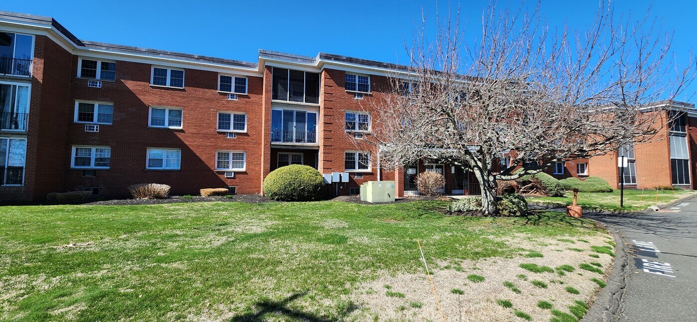181 Melba St in Milford, CT - Building Photo