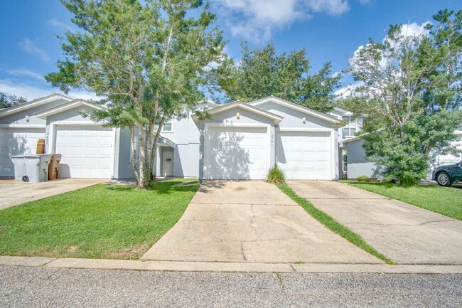 2741 Bay Club Dr in Navarre, FL - Building Photo - Building Photo