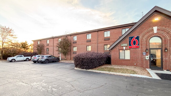 530 Woods Lake Rd in Greenville, SC - Building Photo - Building Photo