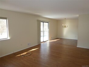 110 Village Rd-Unit -C in Yorktown Heights, NY - Building Photo - Building Photo