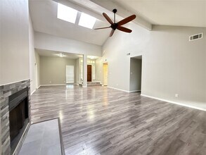 12510 Mill Ln Dr in Houston, TX - Foto de edificio - Building Photo