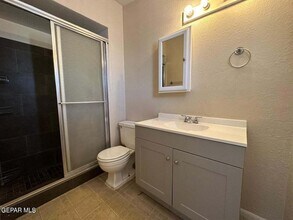 5021 Dearborne Dr in El Paso, TX - Foto de edificio - Building Photo