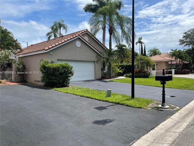 10101 NW 5th St in Plantation, FL - Building Photo - Building Photo