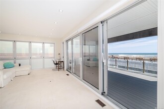 470 Oceanfront in Long Beach, NY - Foto de edificio - Building Photo