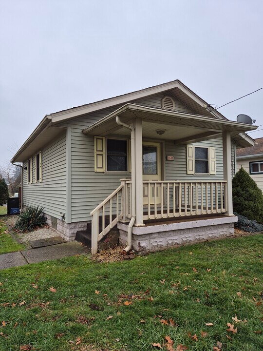 1600 Tanner Ave SW in Canton, OH - Building Photo