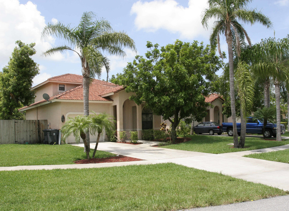 1633 Hawthorne Pl in Wellington, FL - Building Photo