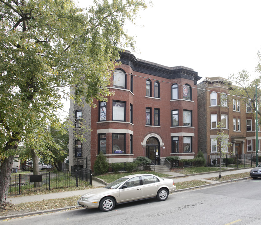 3535 N Sheffield Ave in Chicago, IL - Building Photo