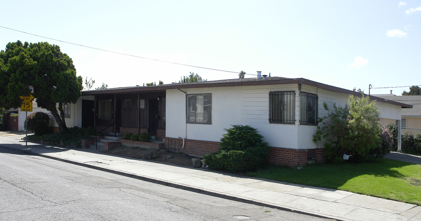 8805-8811 Olive St in Oakland, CA - Building Photo