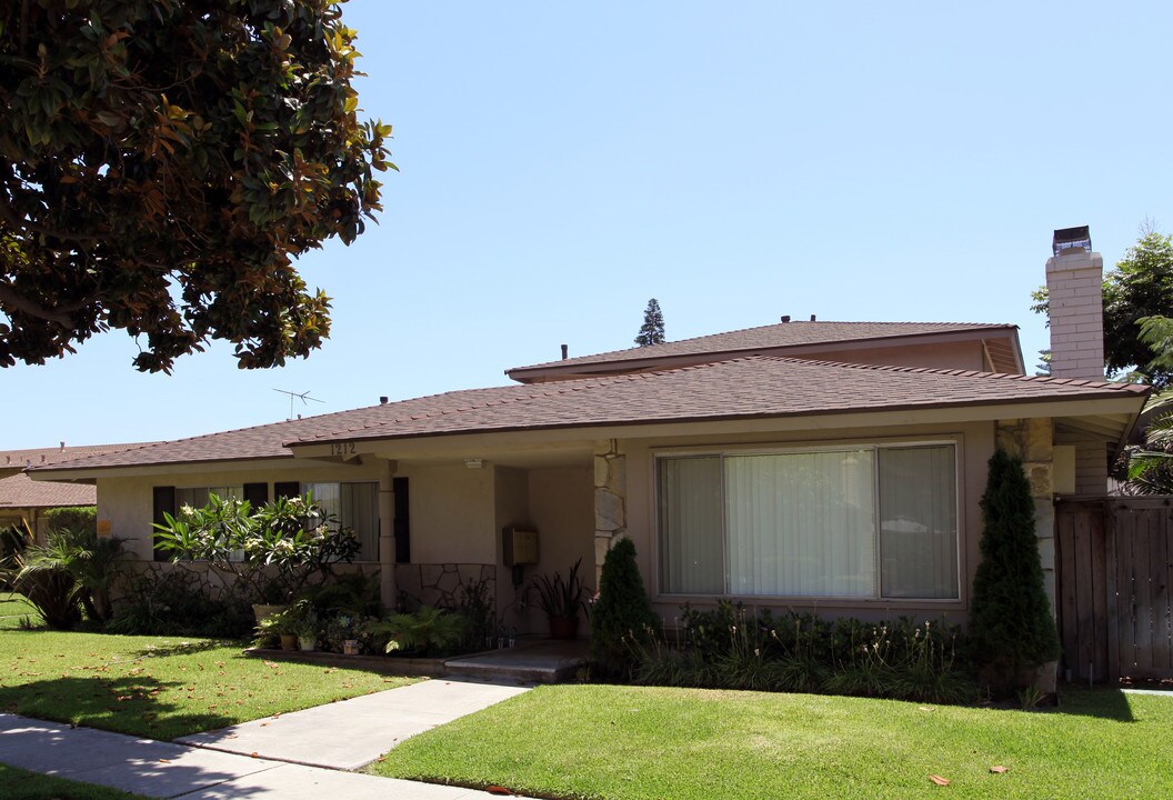 1212 S Athena Way in Anaheim, CA - Building Photo