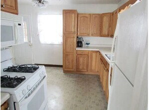 1120 E Sugnet Rd in Midland, MI - Building Photo - Building Photo