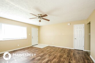 718 Spring Valley Ct in Indianapolis, IN - Building Photo - Building Photo