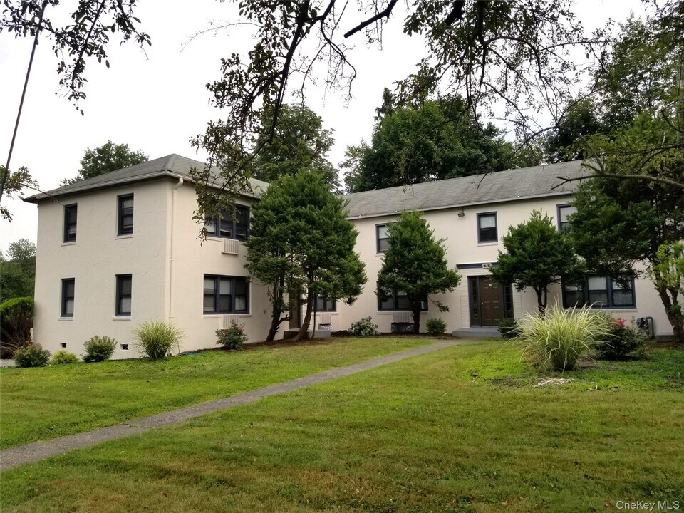 17 Cornelison Ave in Nyack, NY - Building Photo