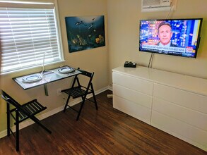 2350 1st Ave N, Unit cottage/apartment in St. Petersburg, FL - Building Photo - Building Photo