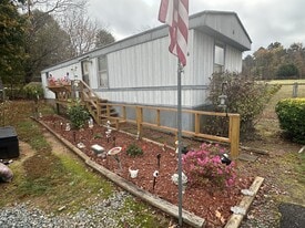 7960 Reynolda Rd in Tobaccoville, NC - Building Photo