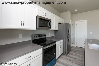 15118 Deerview Dr in Urbandale, IA - Building Photo - Building Photo