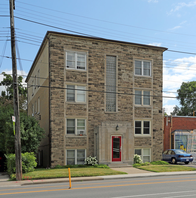 802 King St W in Hamilton, ON - Building Photo - Building Photo