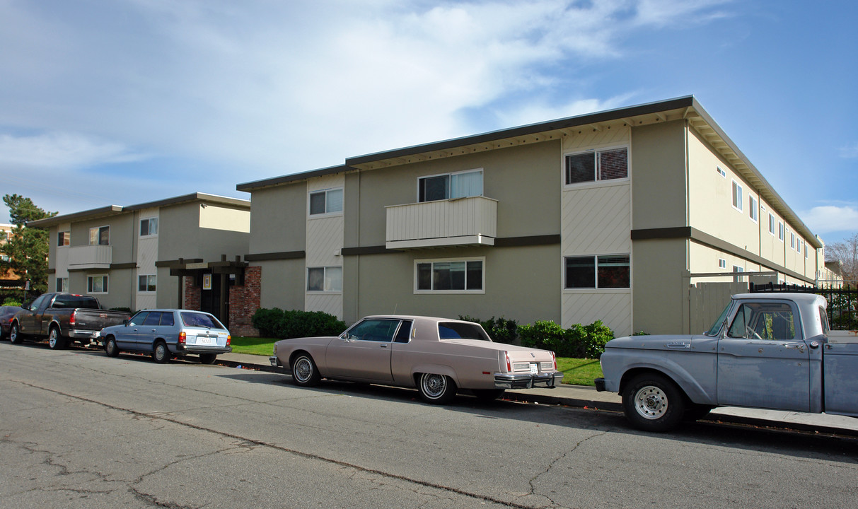 Franciscan Court Apartments in San Rafael, CA - Building Photo