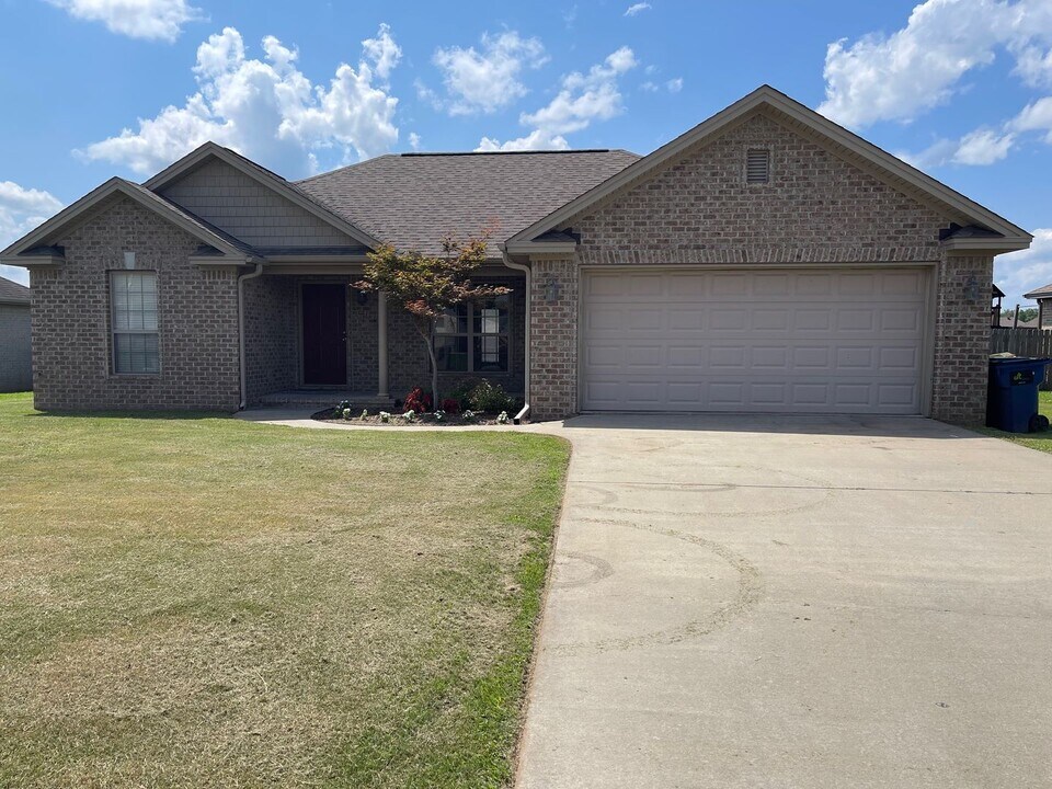 2415 Bluestone Dr in Cabot, AR - Building Photo